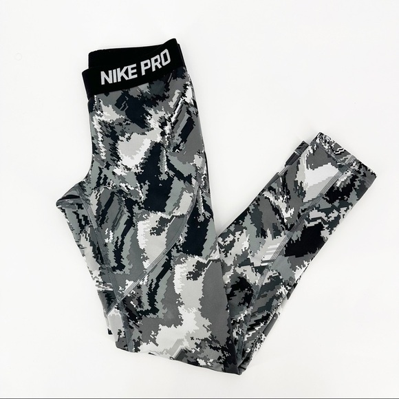Nike Pro Hyperwarm Leggings Size Medium - Picture 1 of 4